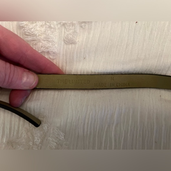 The Limited Croc Embossed Skinny Belt- Size Medium - Picture 6 of 7